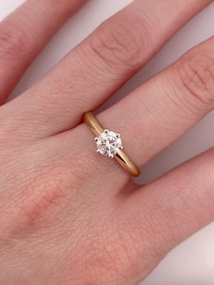 Solitaire 0.50 Carat Diamond ring, 18 Carat Yellow Gold.