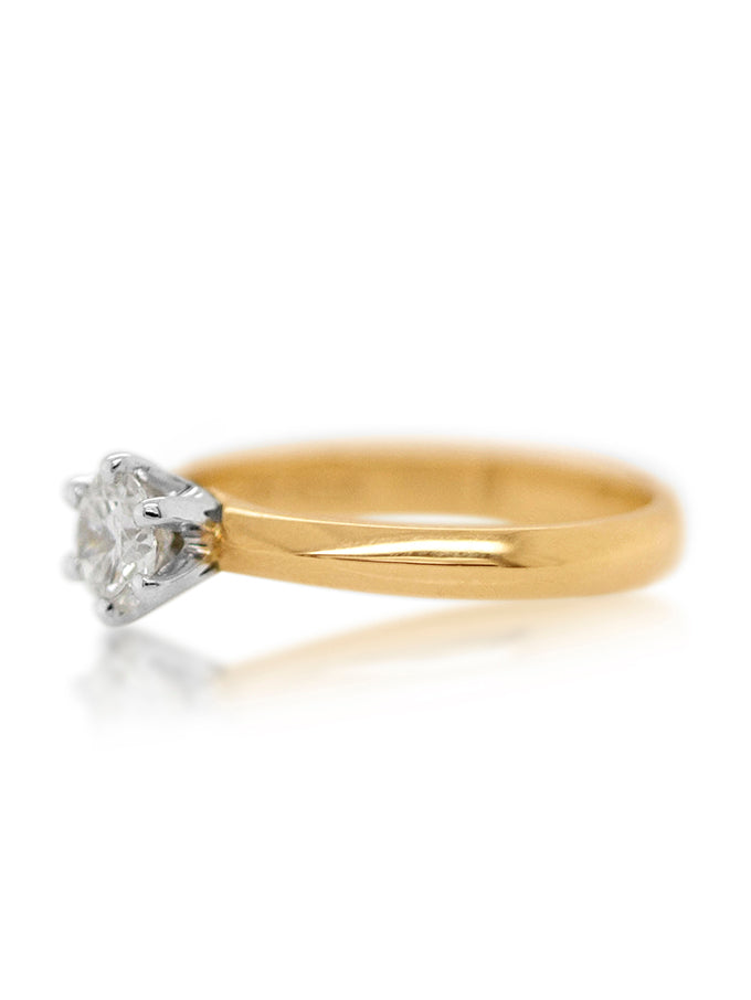 Solitaire 0.50 Carat Diamond ring, 18 Carat Yellow Gold.