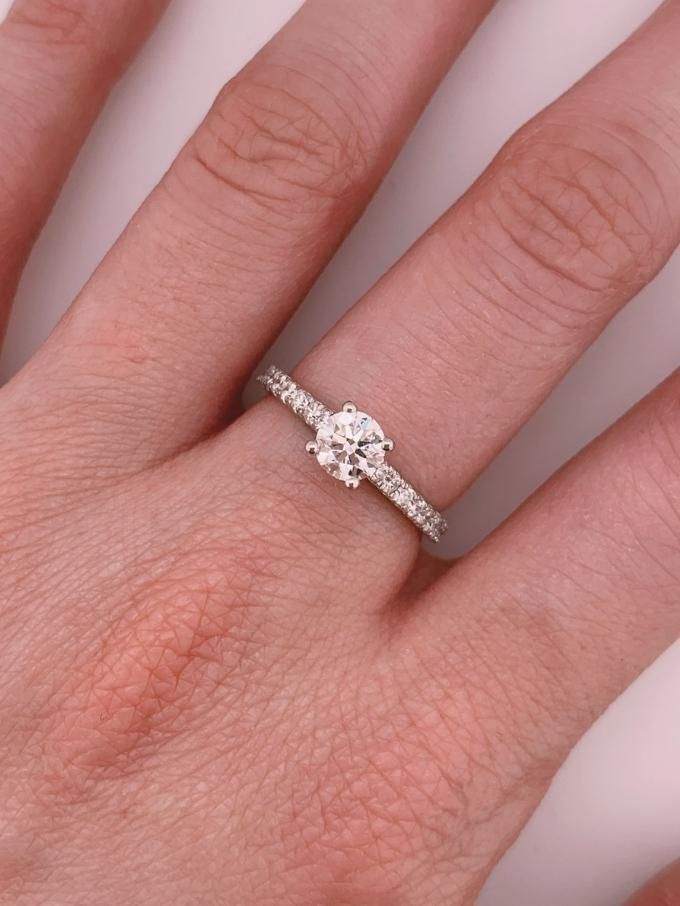 18 Carat White Gold Solitaire Diamond Ring, T= 0.76ct.