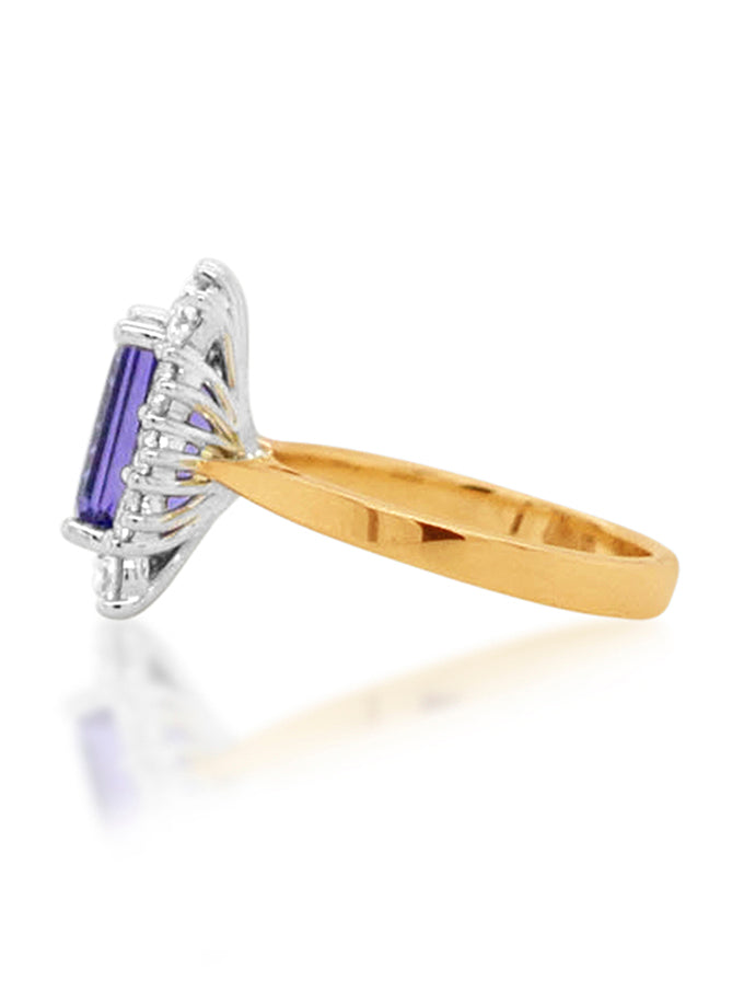 3.75ct Tanzanite & Diamond Ring. 18K Yellow Gold