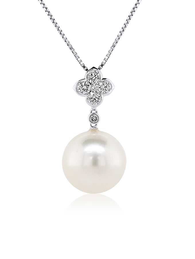 Beautiful South Sea Pearl, Diamonds, 18K White Gold pendant.