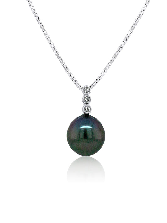 Tahitian Pearl & Diamond set Pendant, 9K White Gold.