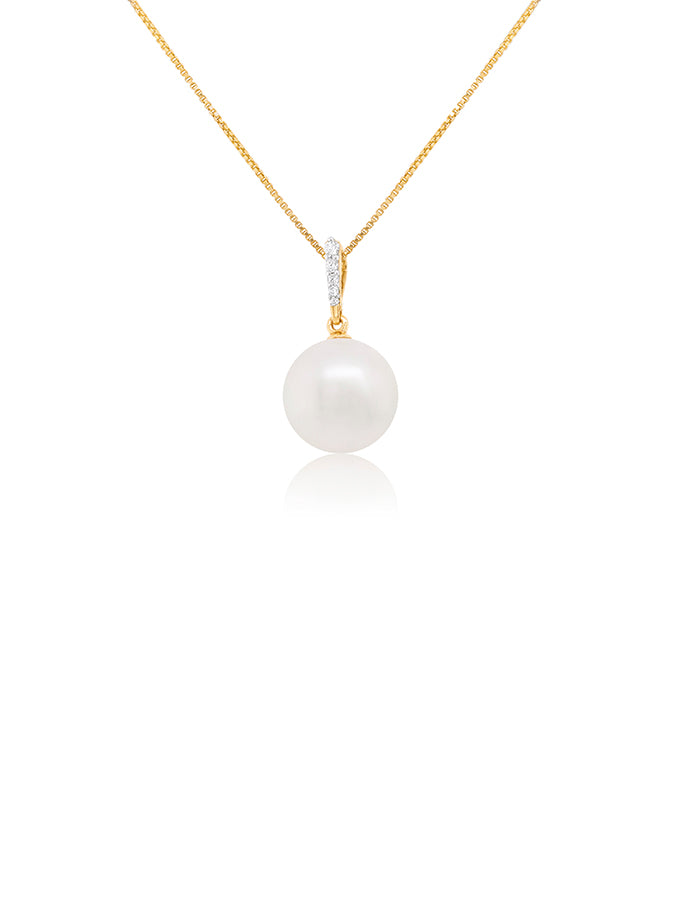 13mm South Sea Pearl & Diamond Pendant, 9 Carat Yellow Gold