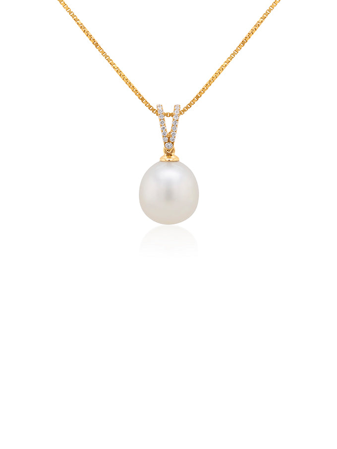 10mm South Sea Pearl & 0.08ct diamond pendant, 9k Yellow Gold