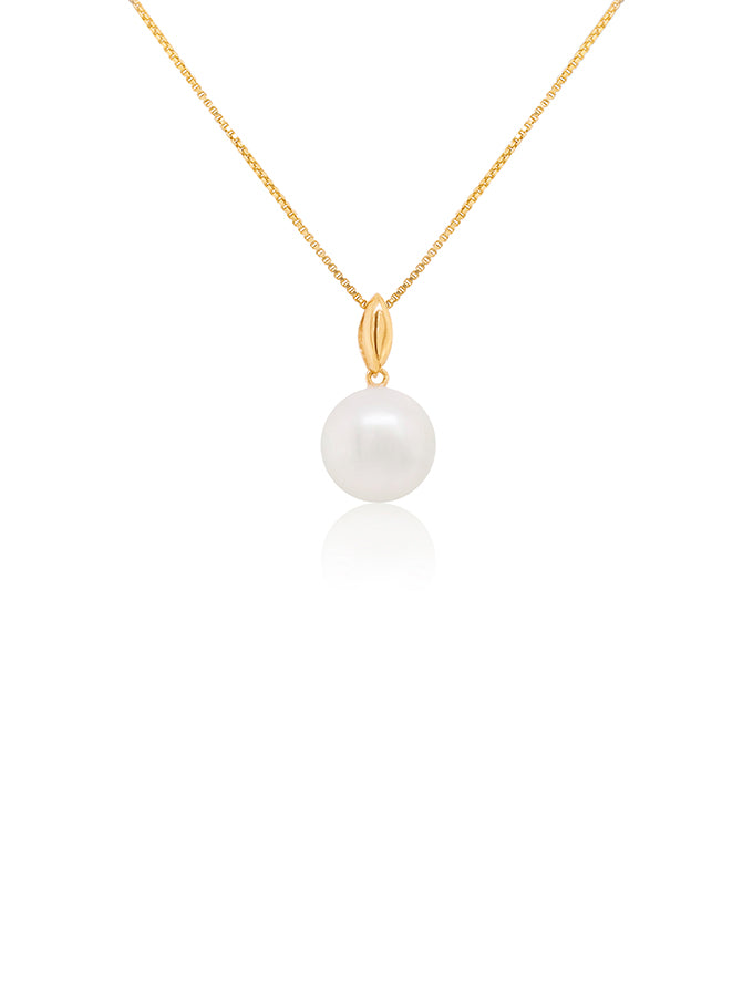 South Sea Pearl Set Pendant, 9 Carat Yellow Gold, 11mm