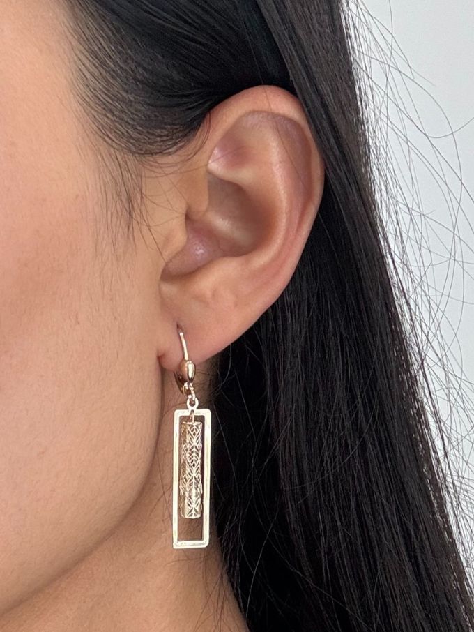 Oblong Filigree Drop Earrings in 9 Carat Yellow Gold