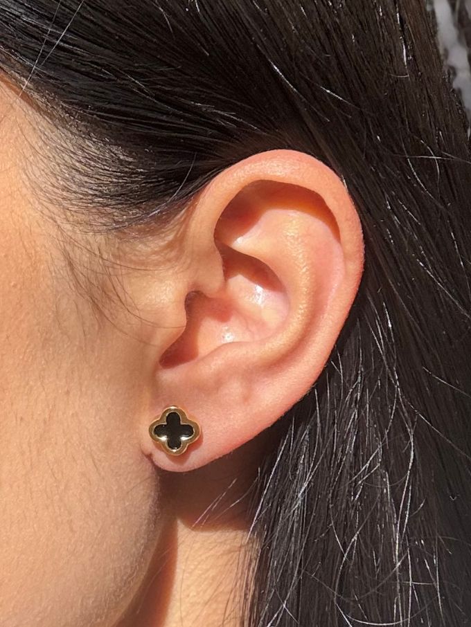 Medium Black 4 Leaf Clover Stud Earring in 9 Carat Yellow Gold