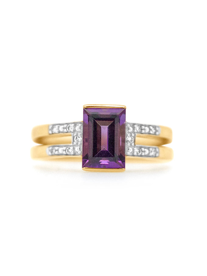 Amethyst & Diamond set ring set in 9K yellow gold.